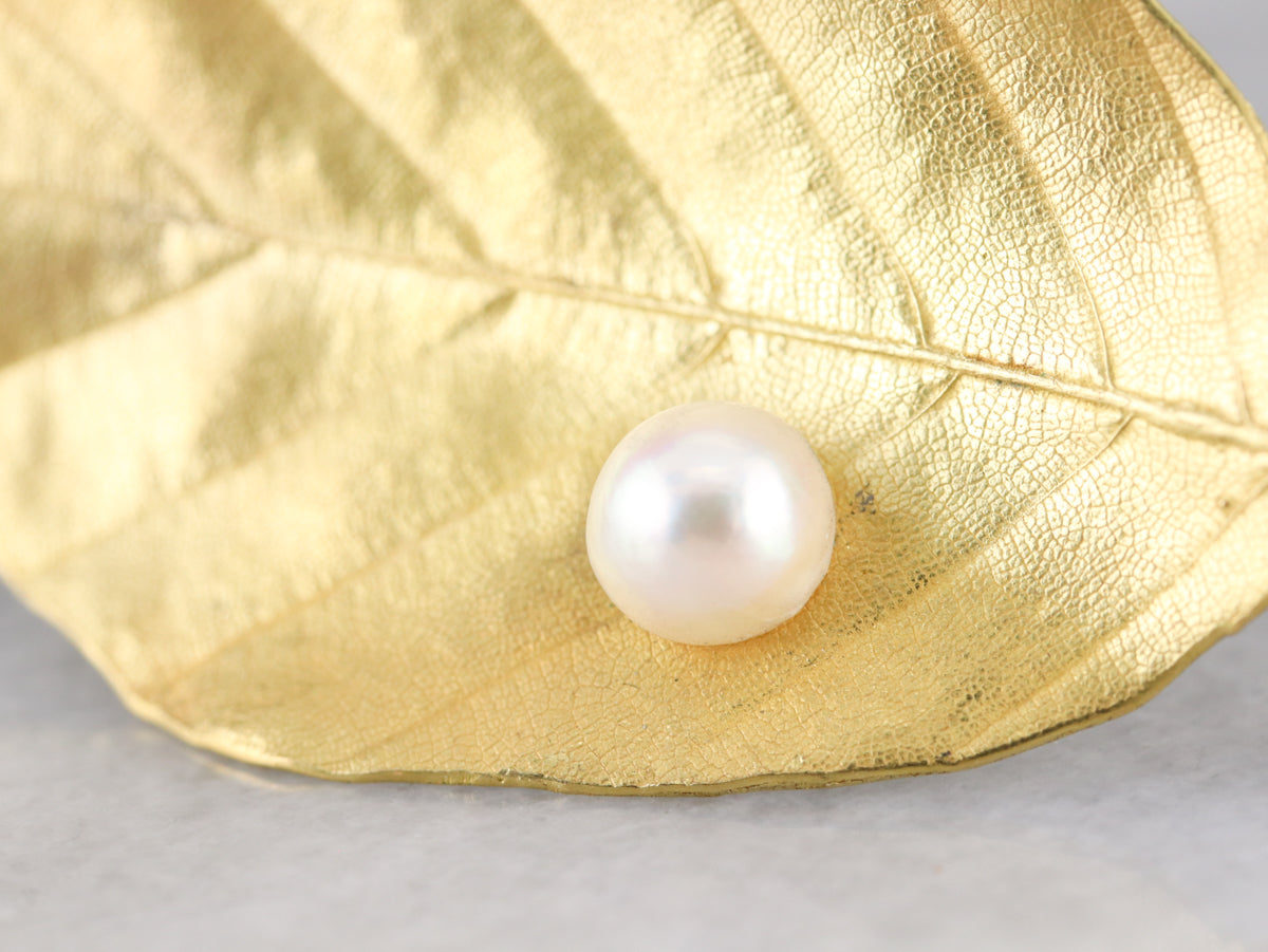 Broche de hoja de perla de oro de alto quilate
