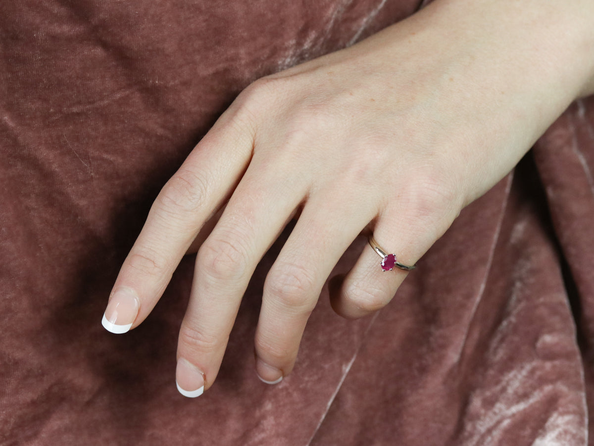 Anillo Solitario Rubí Oro Blanco