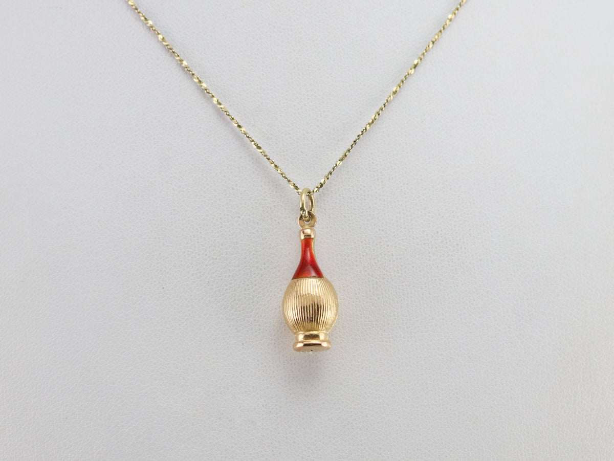 Dije de oro de botella de Chianti italiano