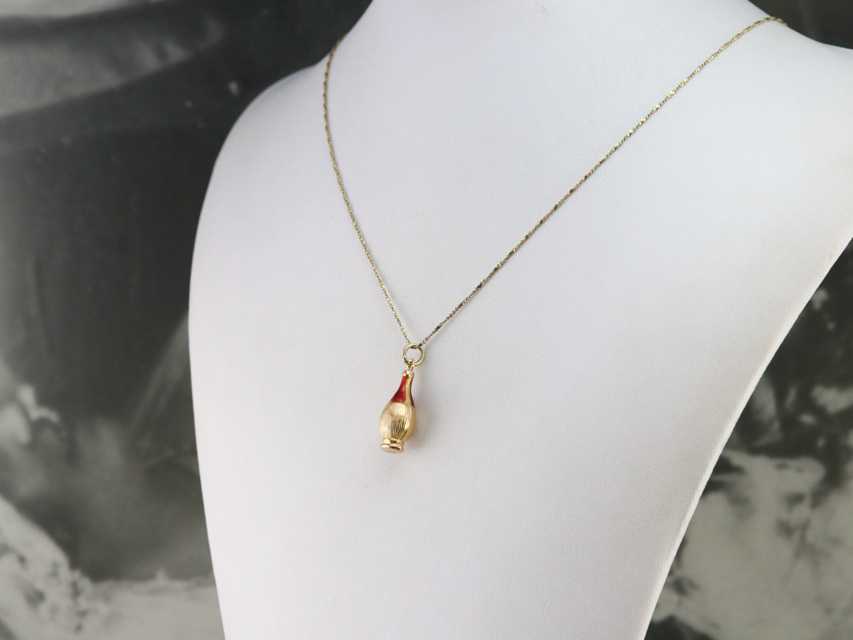 Dije de oro de botella de Chianti italiano