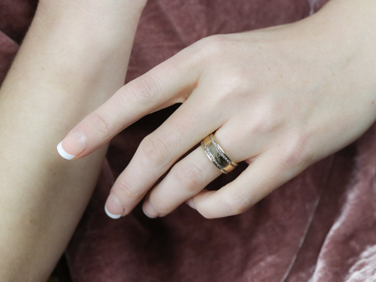 Banda de diamantes con engaste de canal de doble hilera