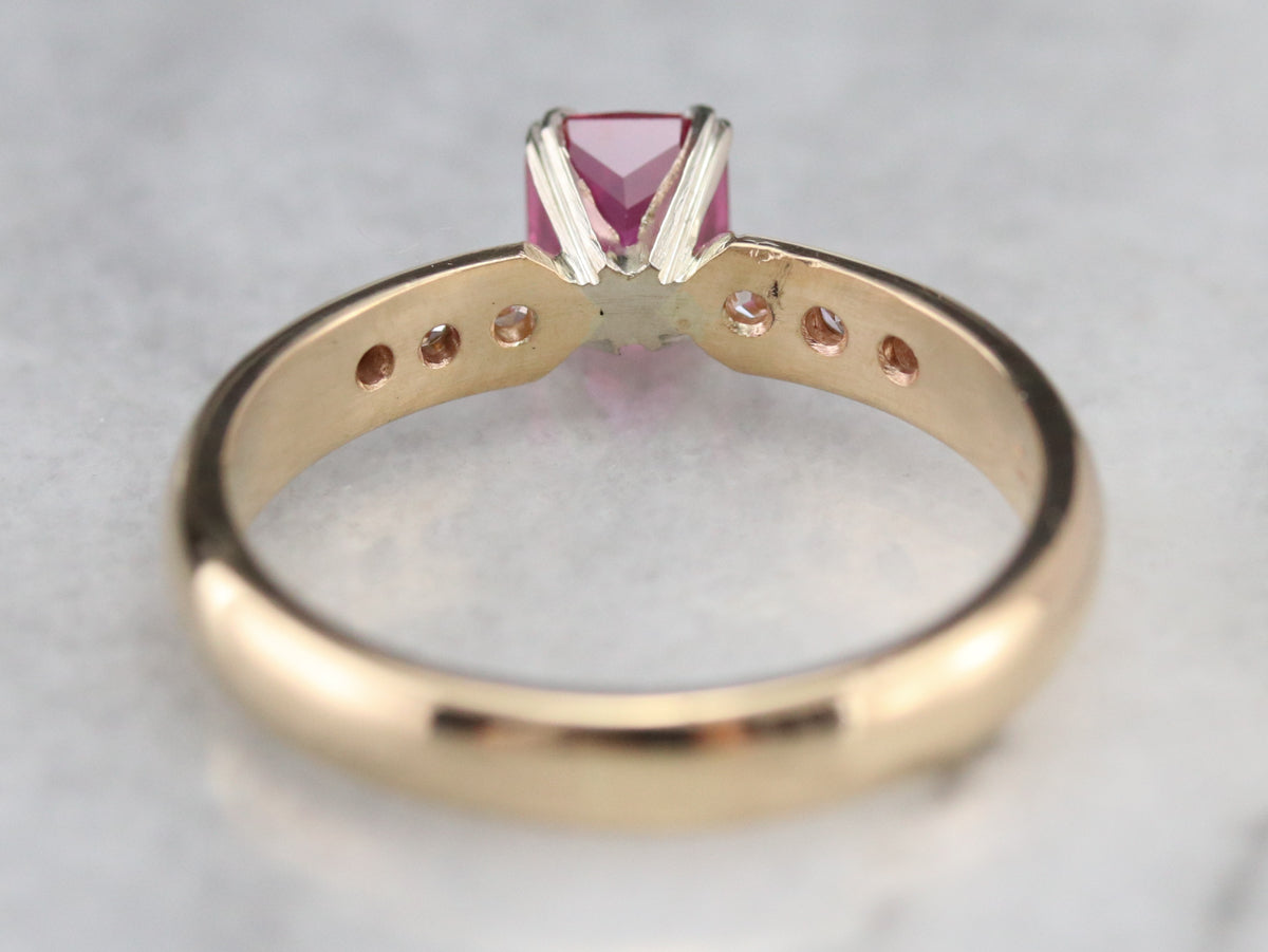 Anillo de compromiso de rubíes y diamantes