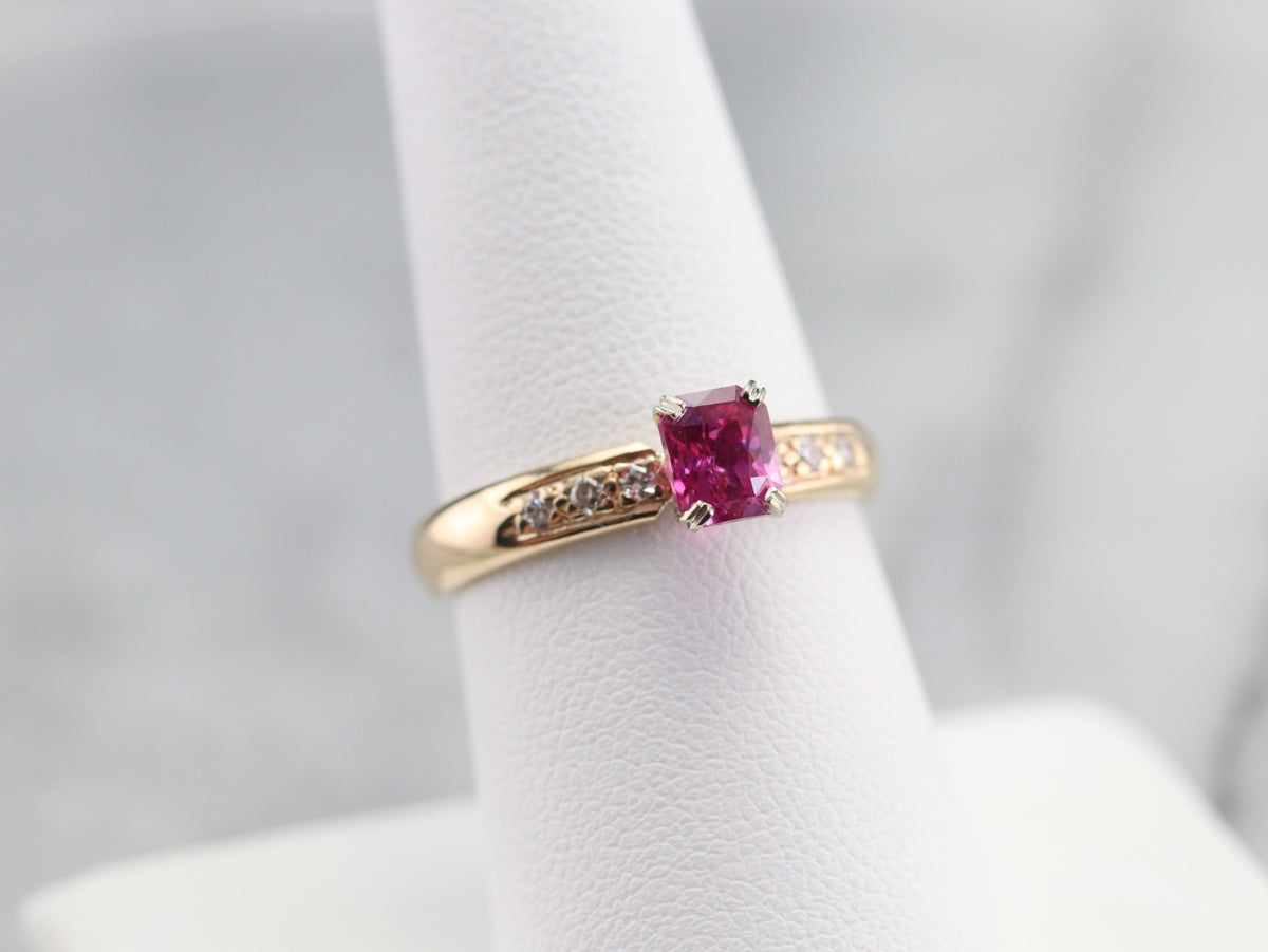 Anillo de compromiso de rubíes y diamantes