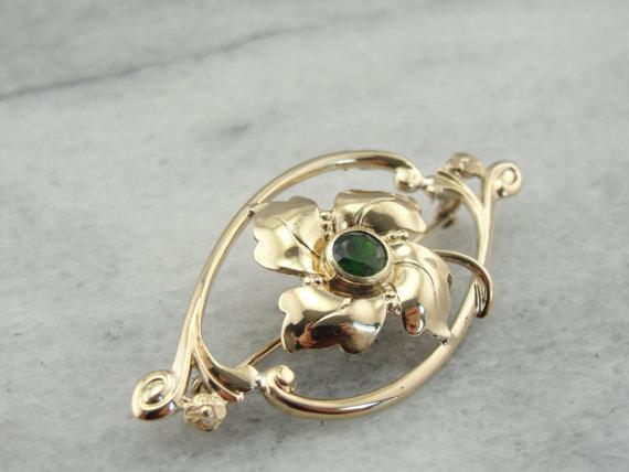 Sweet Retro Era Flower Pin with Russian Demantoid Garnet