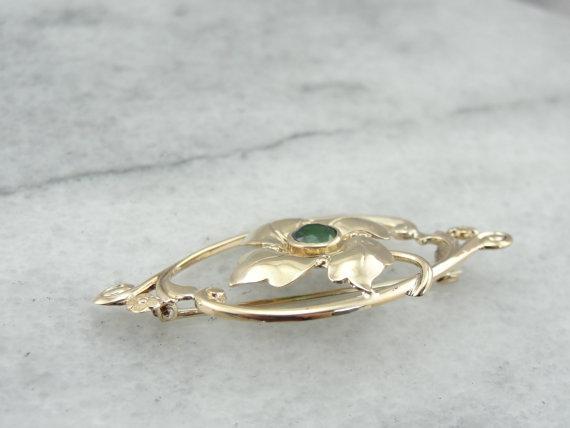 Sweet Retro Era Flower Pin with Russian Demantoid Garnet