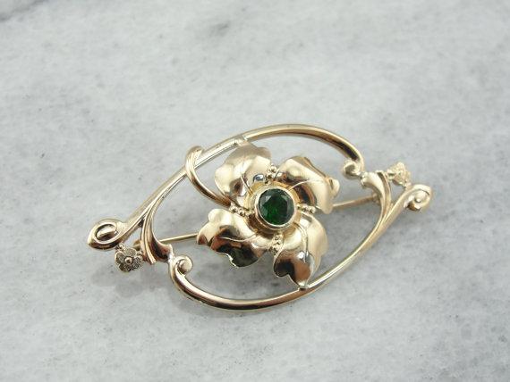 Sweet Retro Era Flower Pin with Russian Demantoid Garnet