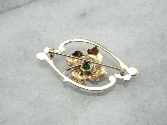 Sweet Retro Era Flower Pin with Russian Demantoid Garnet