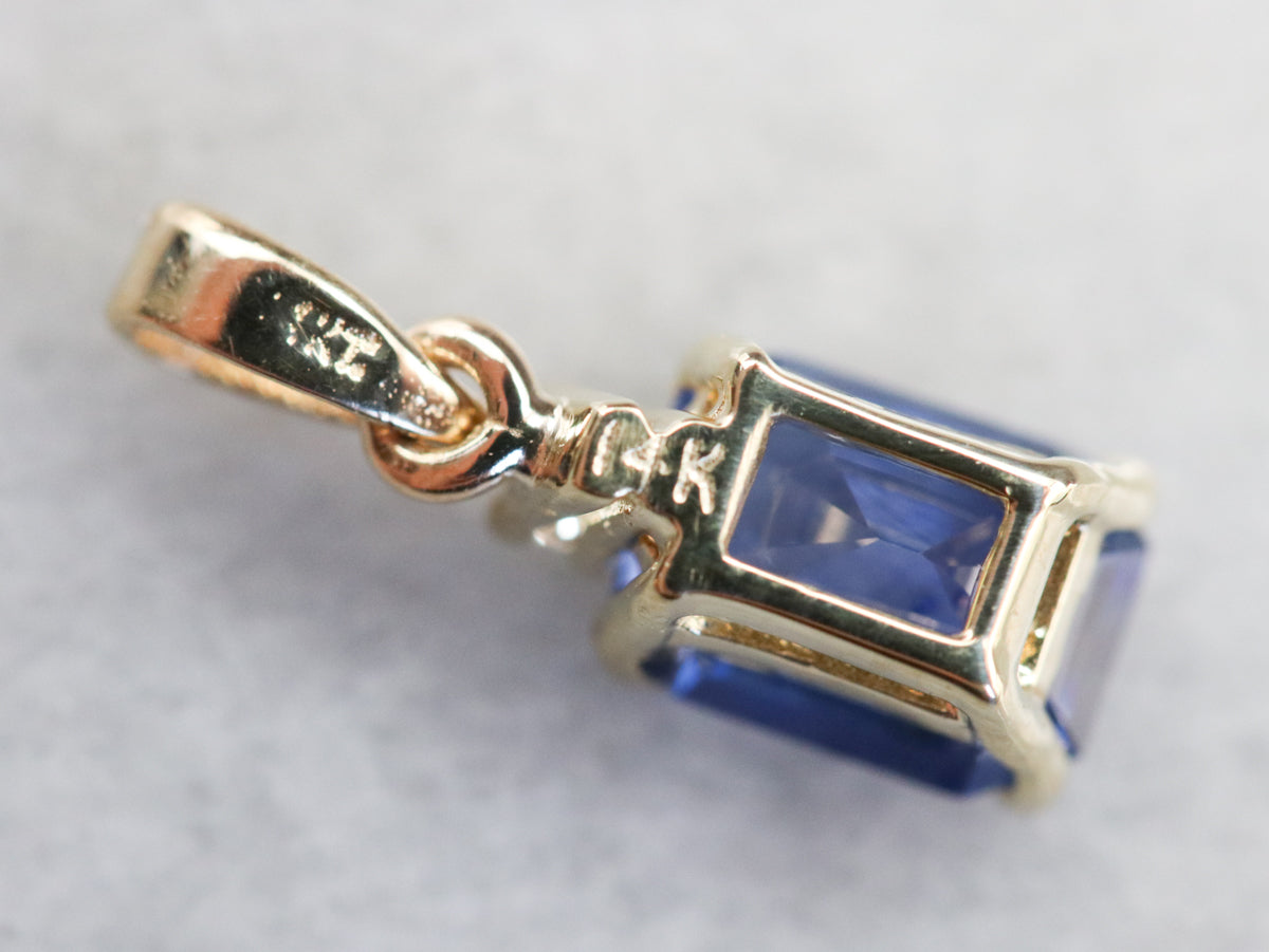 Colgante de oro, zafiro y diamantes