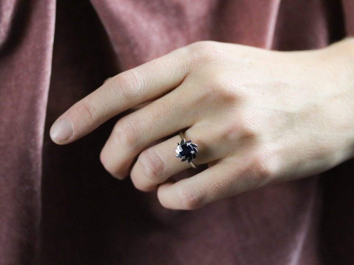 Sapphire Decorative White Gold Ring