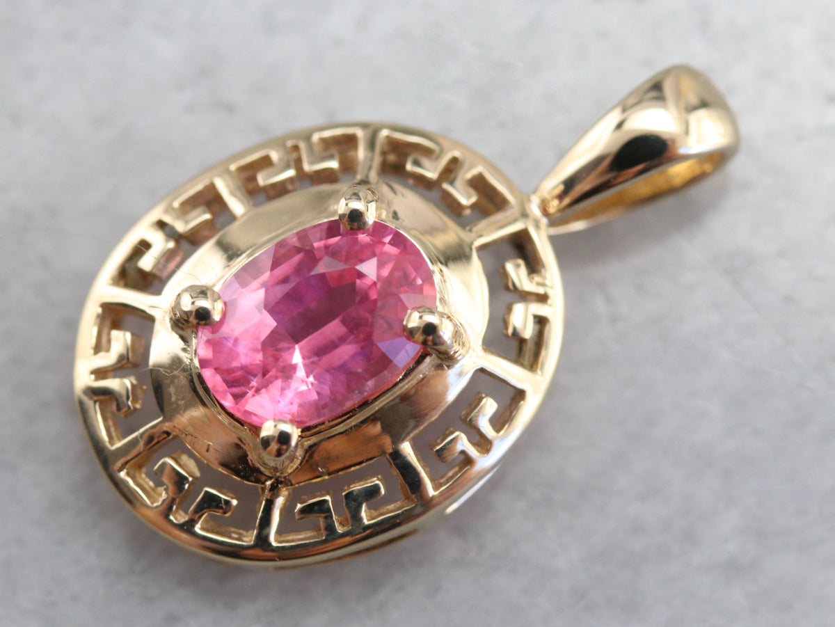 Colgante de oro perforado con zafiro rosa