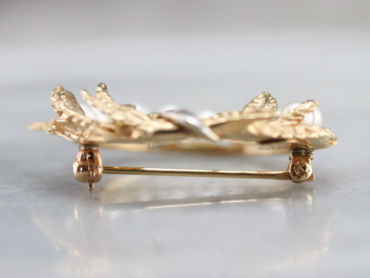 Broche de oro con perlas y diamantes de mediados de siglo