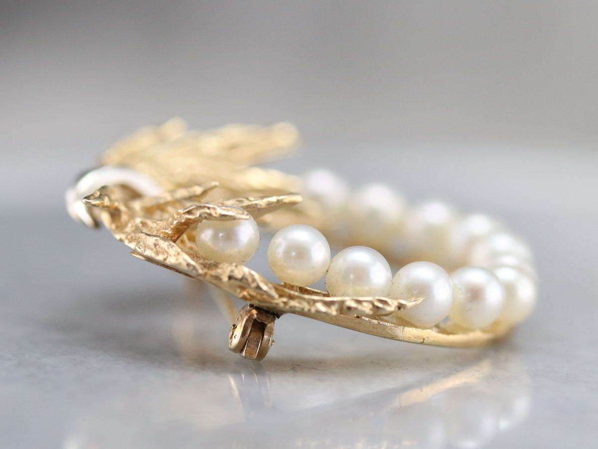 Broche de oro con perlas y diamantes de mediados de siglo