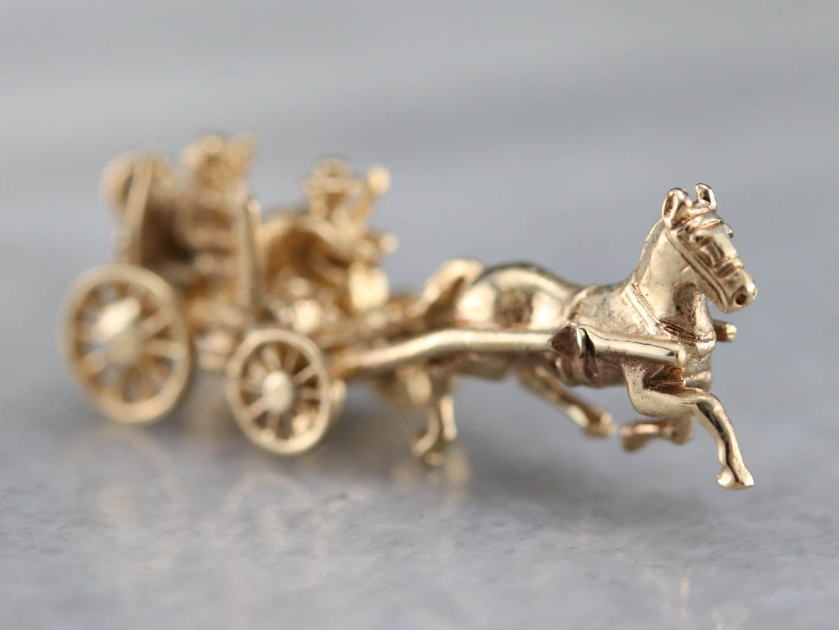 Charm de caballo y carruaje de oro vintage