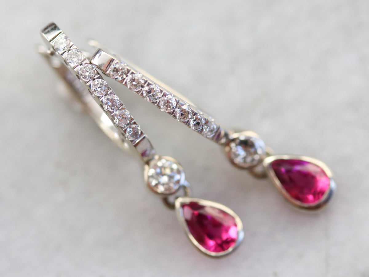 Pendientes colgantes de diamantes y zafiro rosa