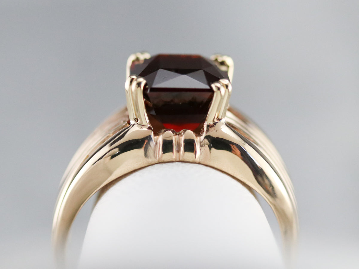 Anillo llamativo de oro granate