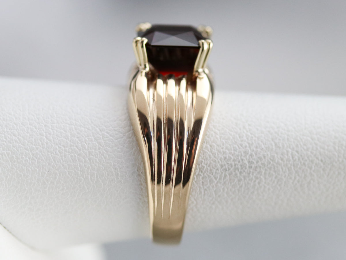 Anillo llamativo de oro granate