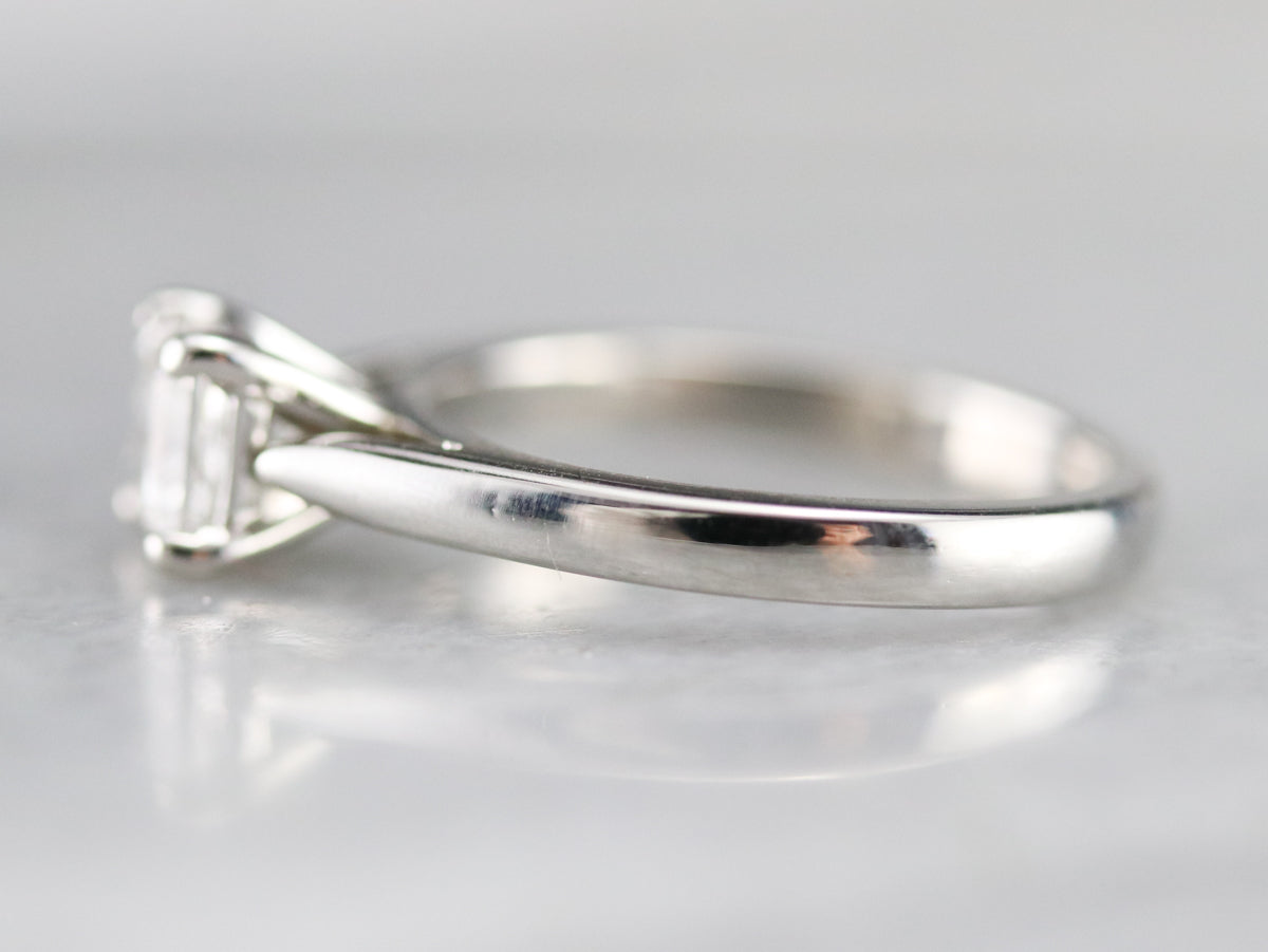 Anillo de compromiso con solitario de diamantes con certificación GIA