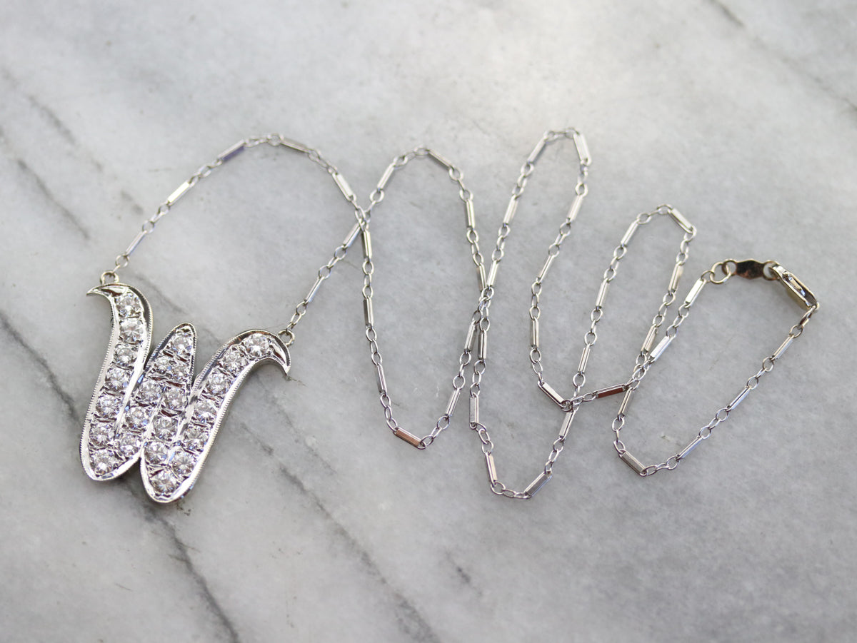 Collar Oro Blanco Letra "W" con Diamantes