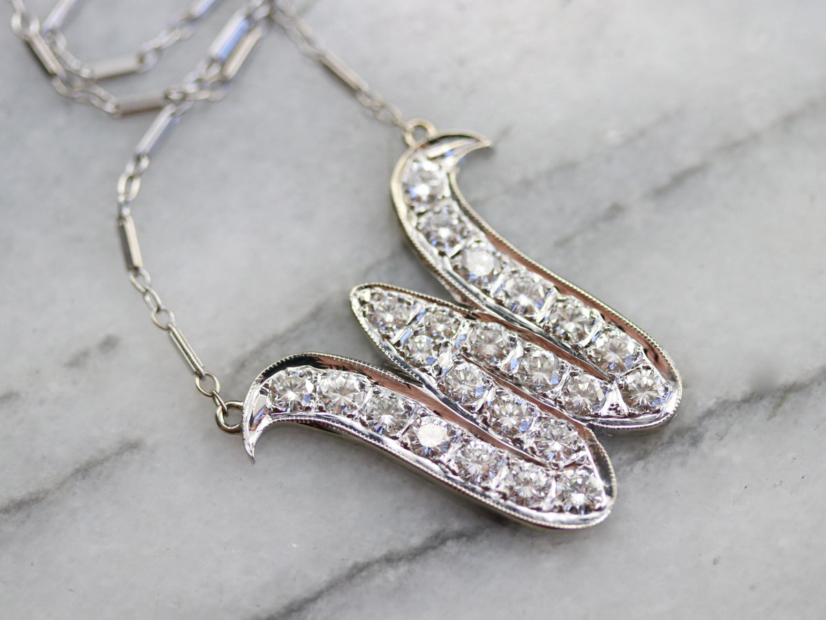 Collar Oro Blanco Letra "W" con Diamantes