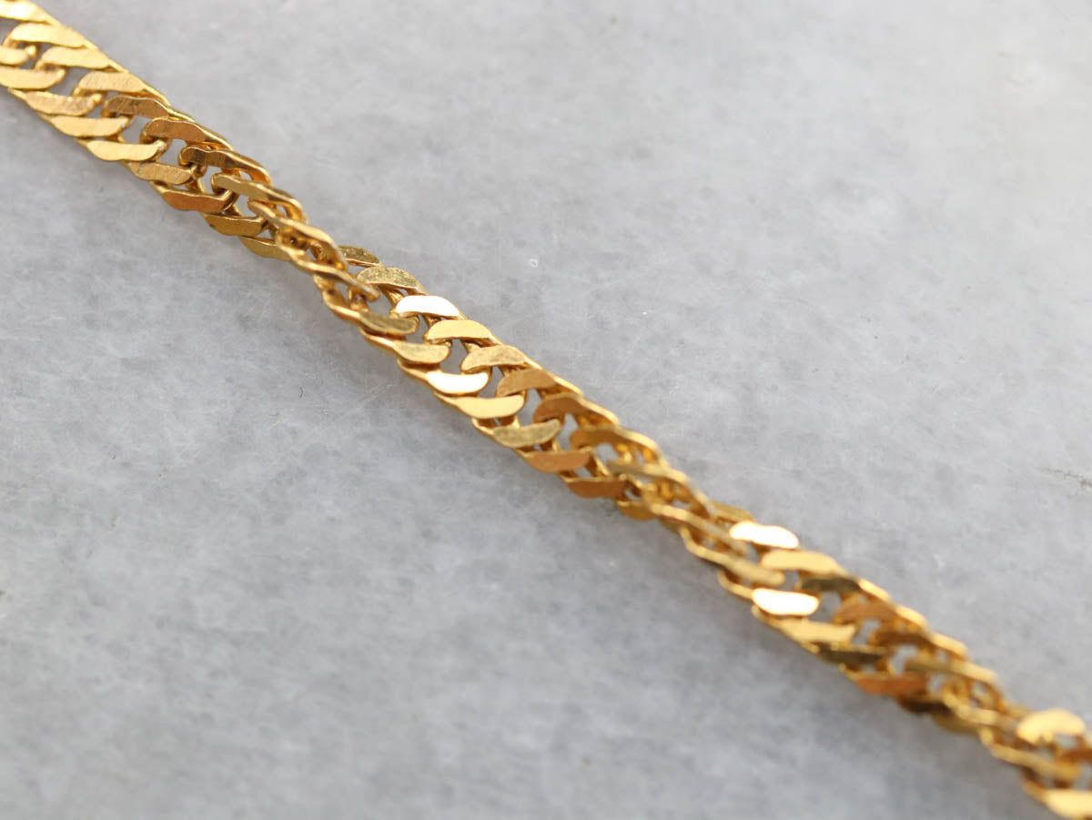 Collar de cadena torcida elegante de oro de alto quilate