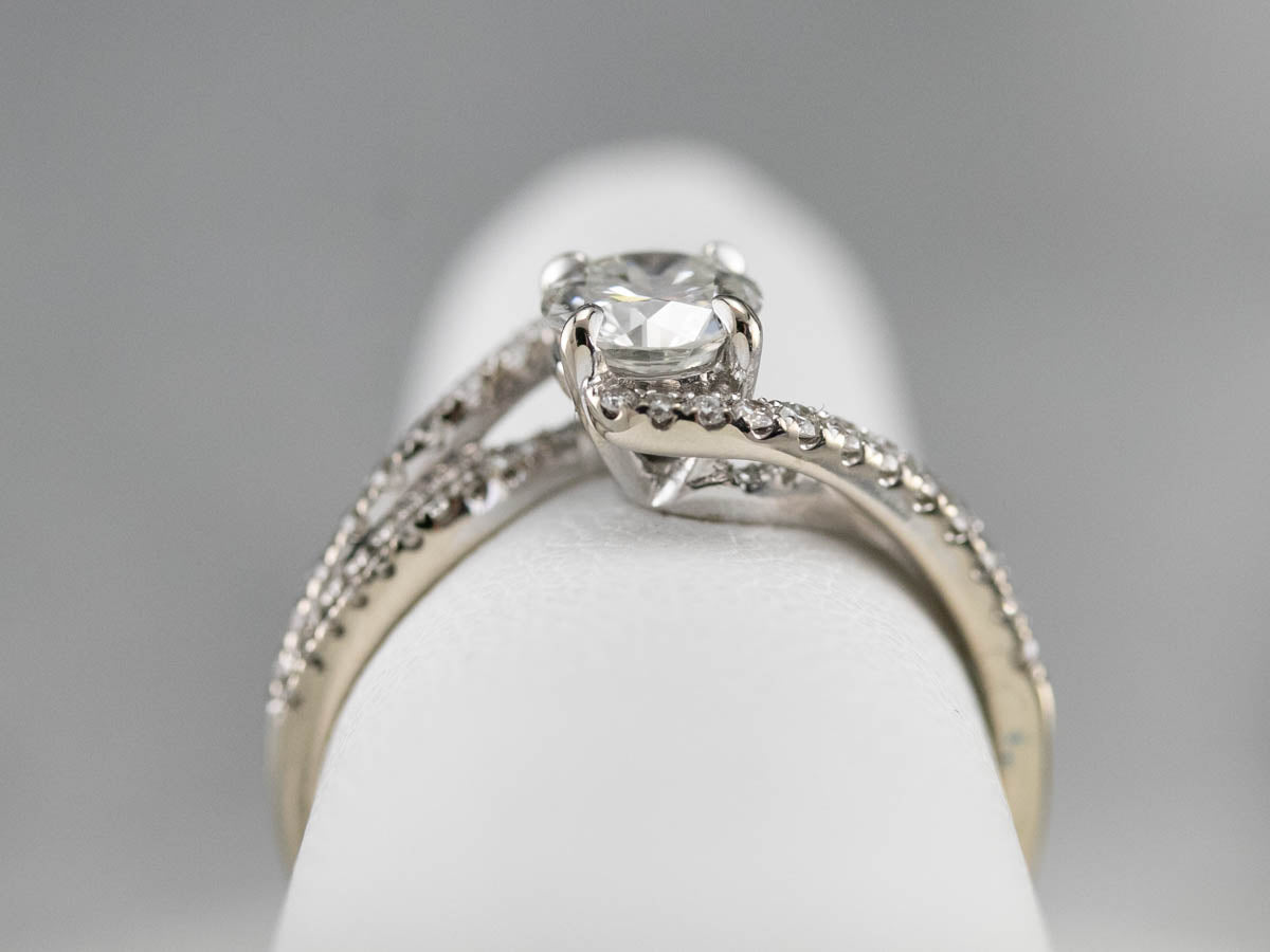 Anillo de compromiso con diamante redondo brillante