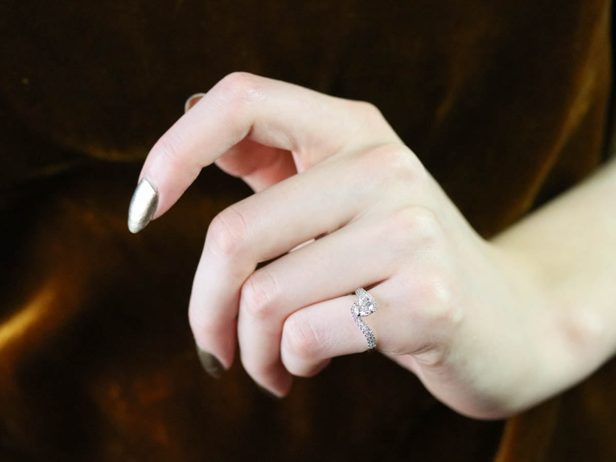 Anillo de compromiso con diamante redondo brillante