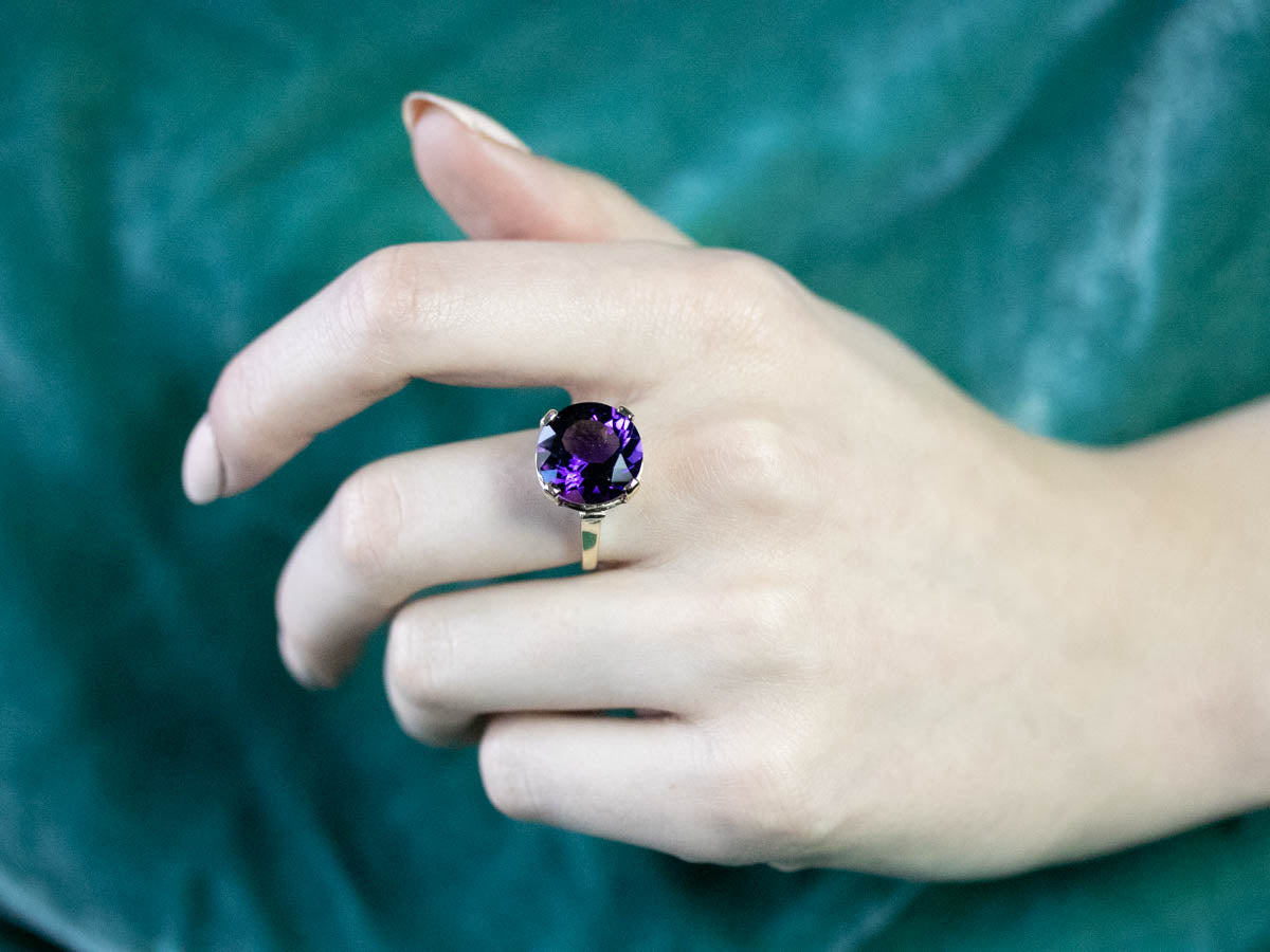 Round Amethyst Gold Cocktail Ring
