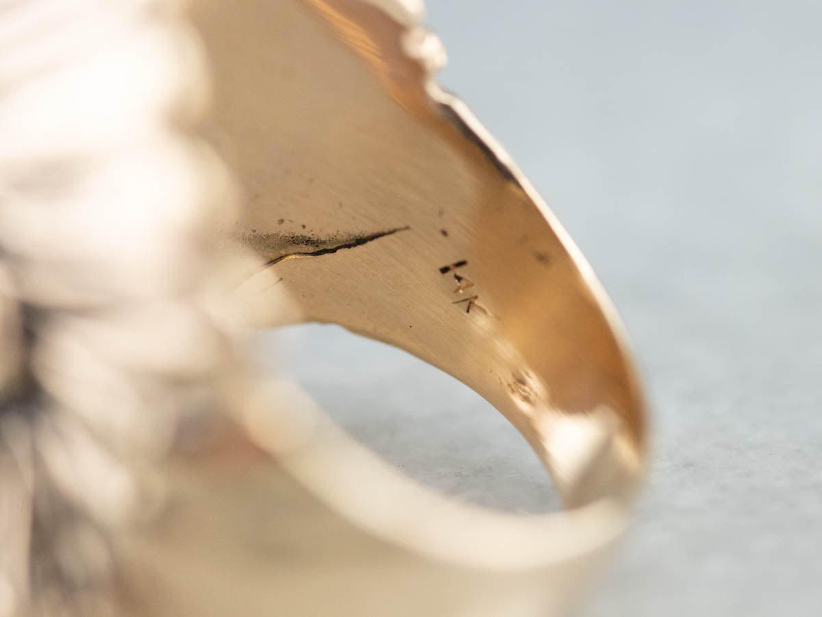 Anillo llamativo de oro del jefe nativo americano