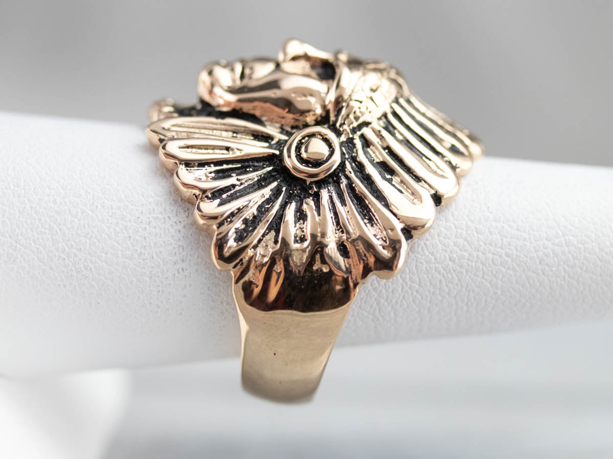Anillo llamativo de oro del jefe nativo americano