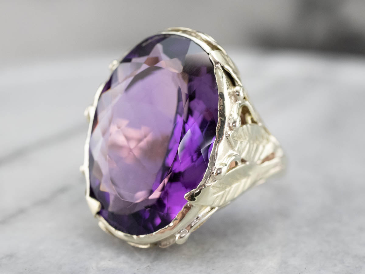 Anillo de cóctel botánico grande con amatista