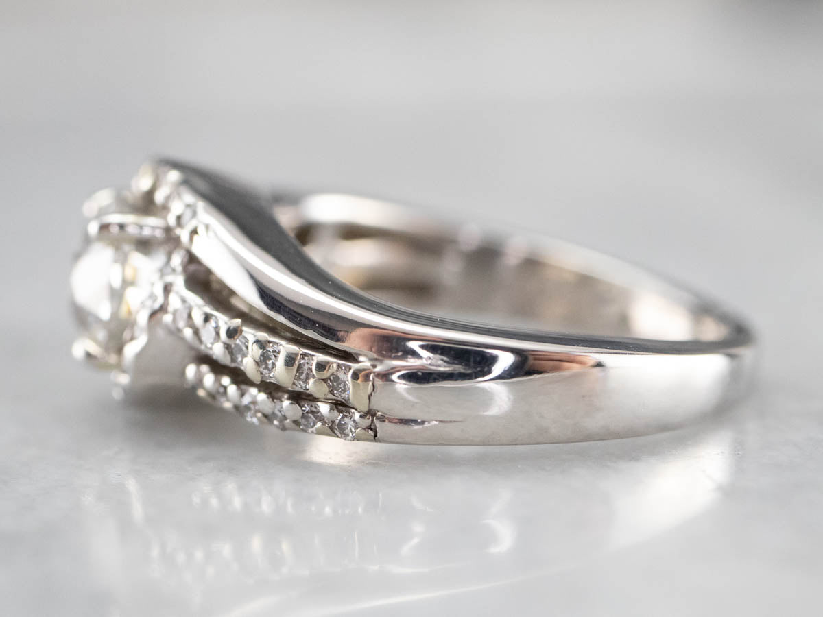 Anillo de compromiso de platino y diamantes de talla europea