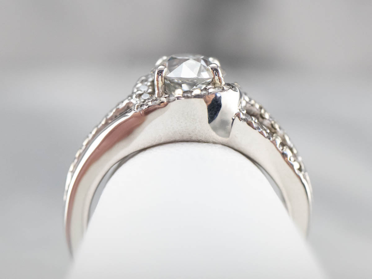 Anillo de compromiso de platino y diamantes de talla europea