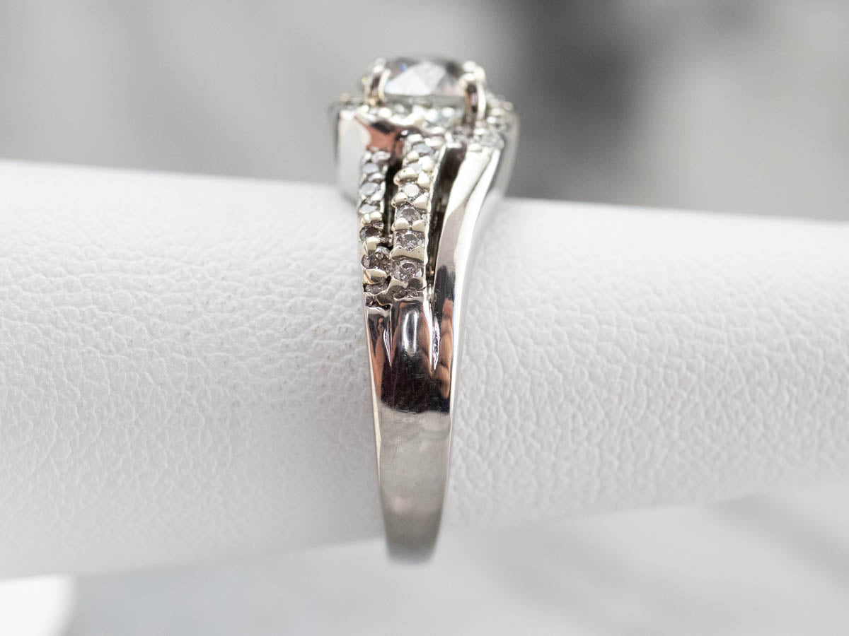 Anillo de compromiso de platino y diamantes de talla europea