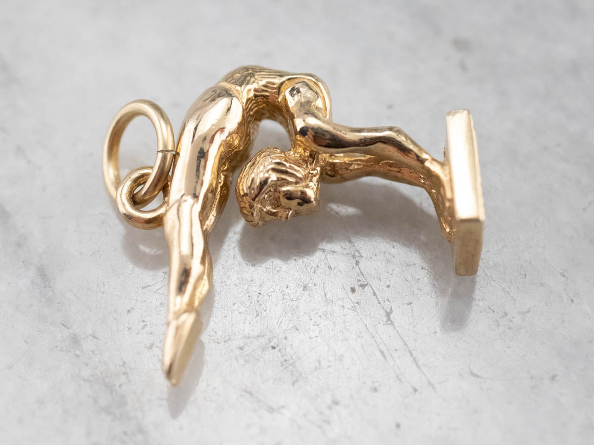 Charm o colgante de gimnasta dorado