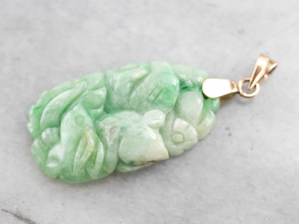 Colgante de jade tallado botánico de pez koi
