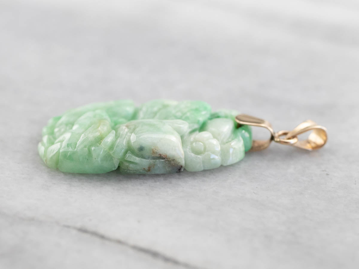 Colgante de jade tallado botánico de pez koi