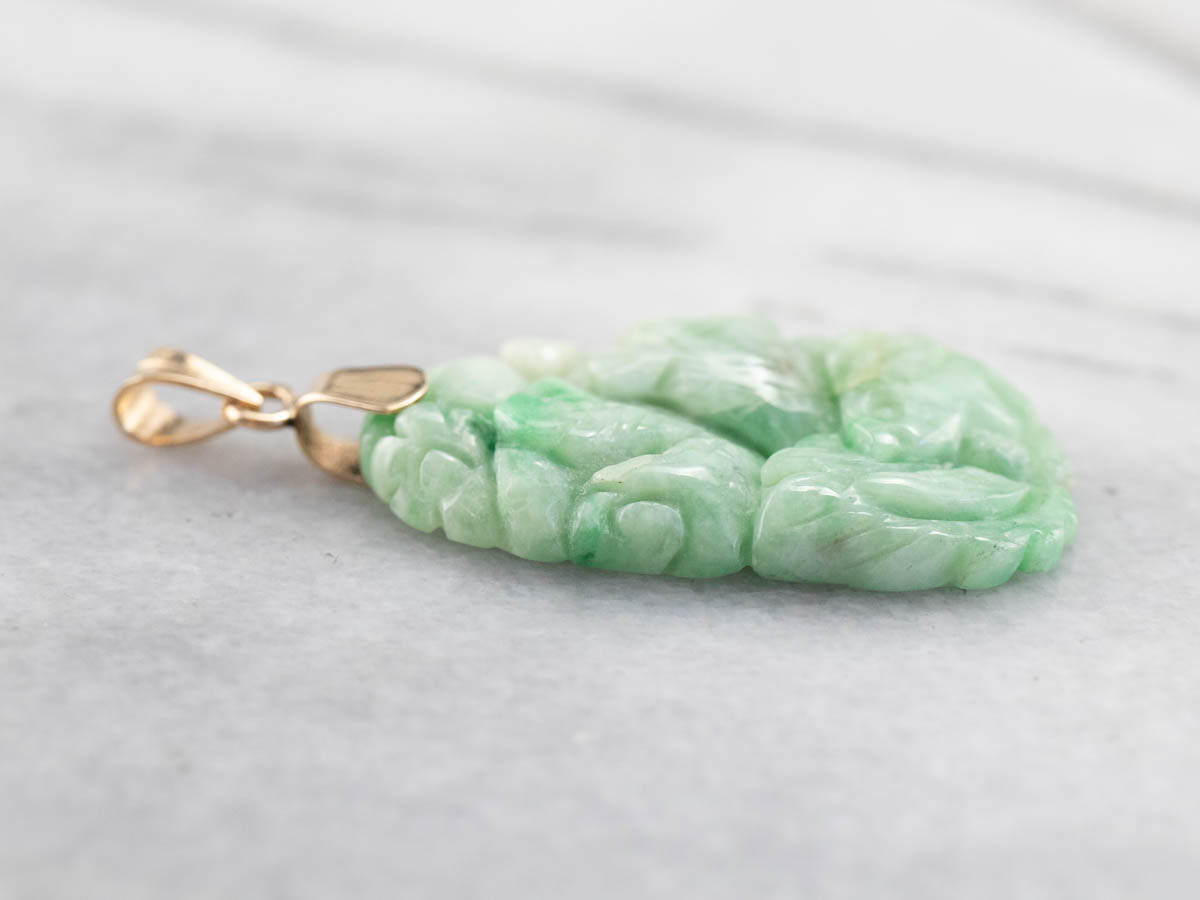 Colgante de jade tallado botánico de pez koi