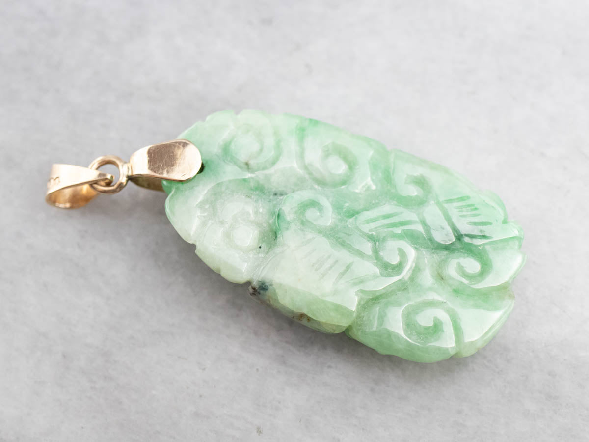 Colgante de jade tallado botánico de pez koi