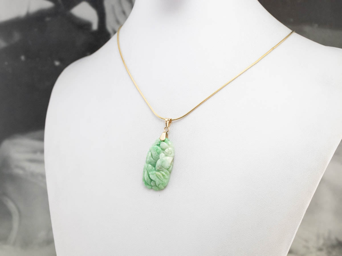 Colgante de jade tallado botánico de pez koi