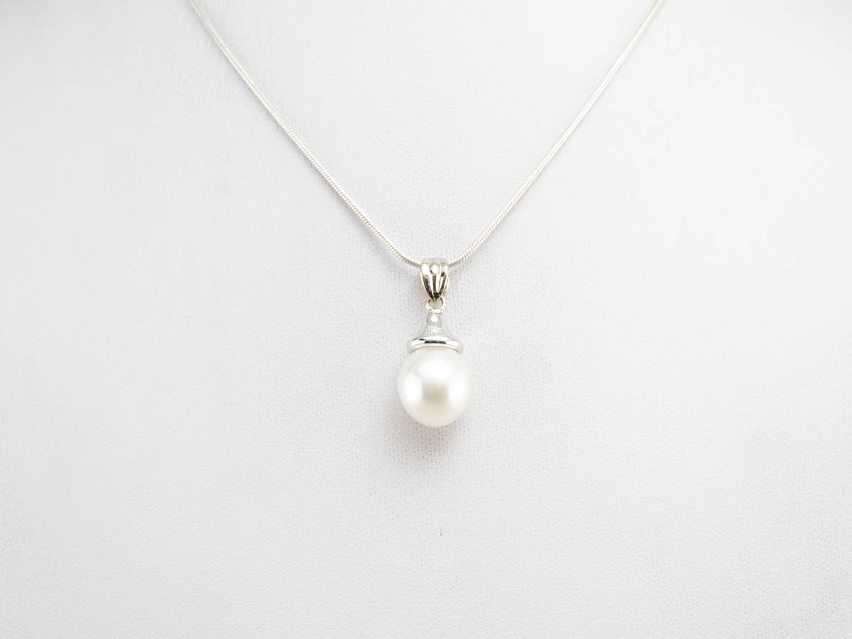 White Gold Pearl Solitaire Pendant