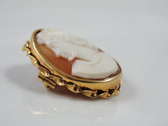 Twist Bezel Cameo with Pearl Necklace Adorned Woman in Profile