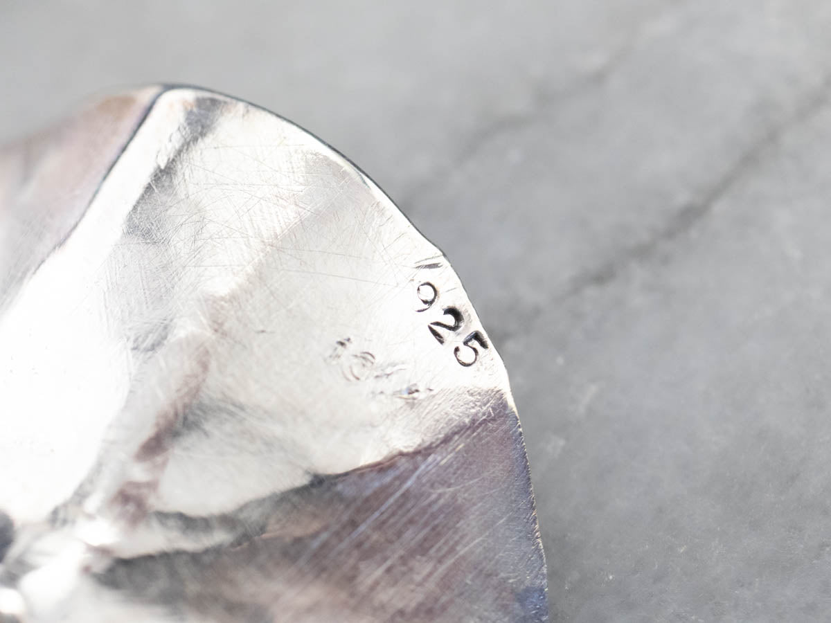 Alfiler de hoja de lirio de metal mixto granate verde