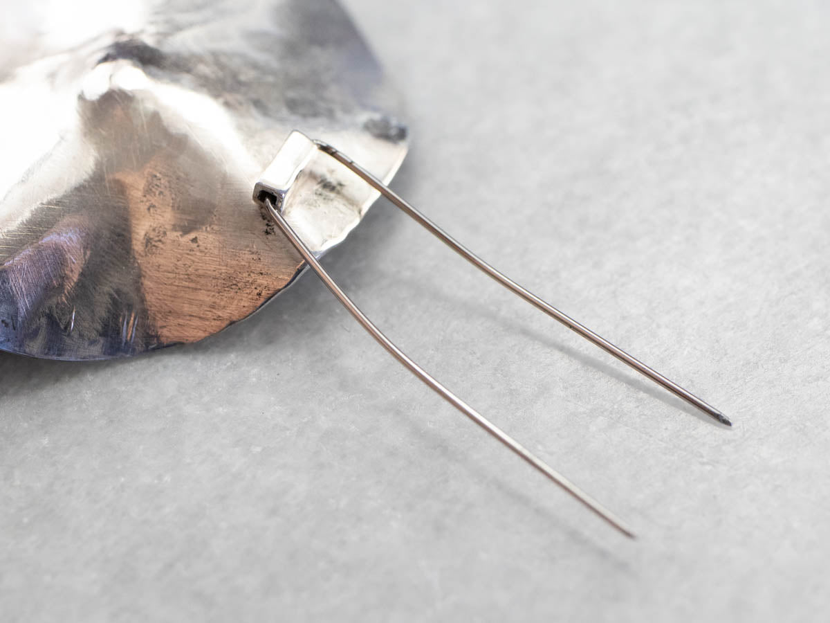 Alfiler de hoja de lirio de metal mixto granate verde