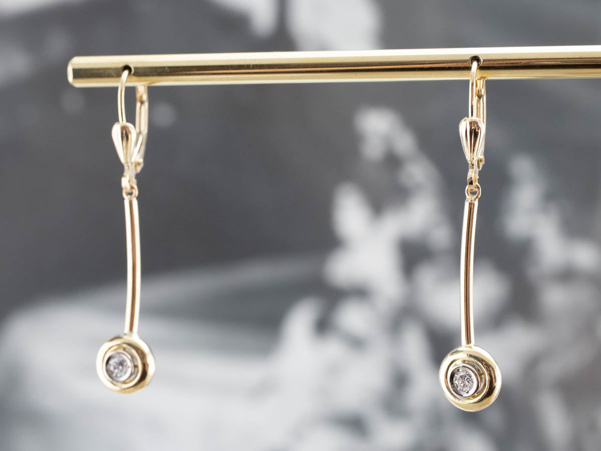 Pendientes colgantes minimalistas con barra de oro y diamantes