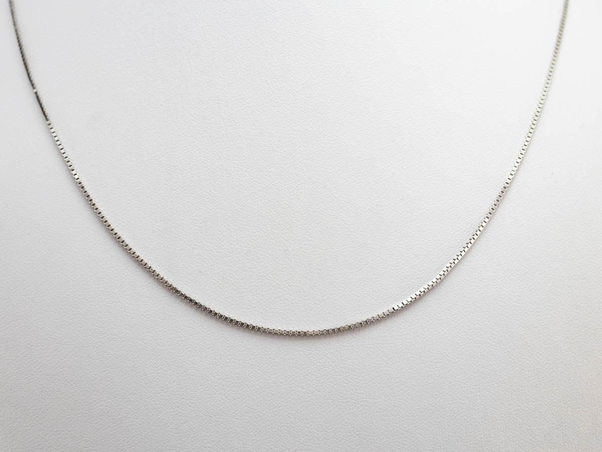 Collar de cadena tipo caja de oro blanco de 14 quilates