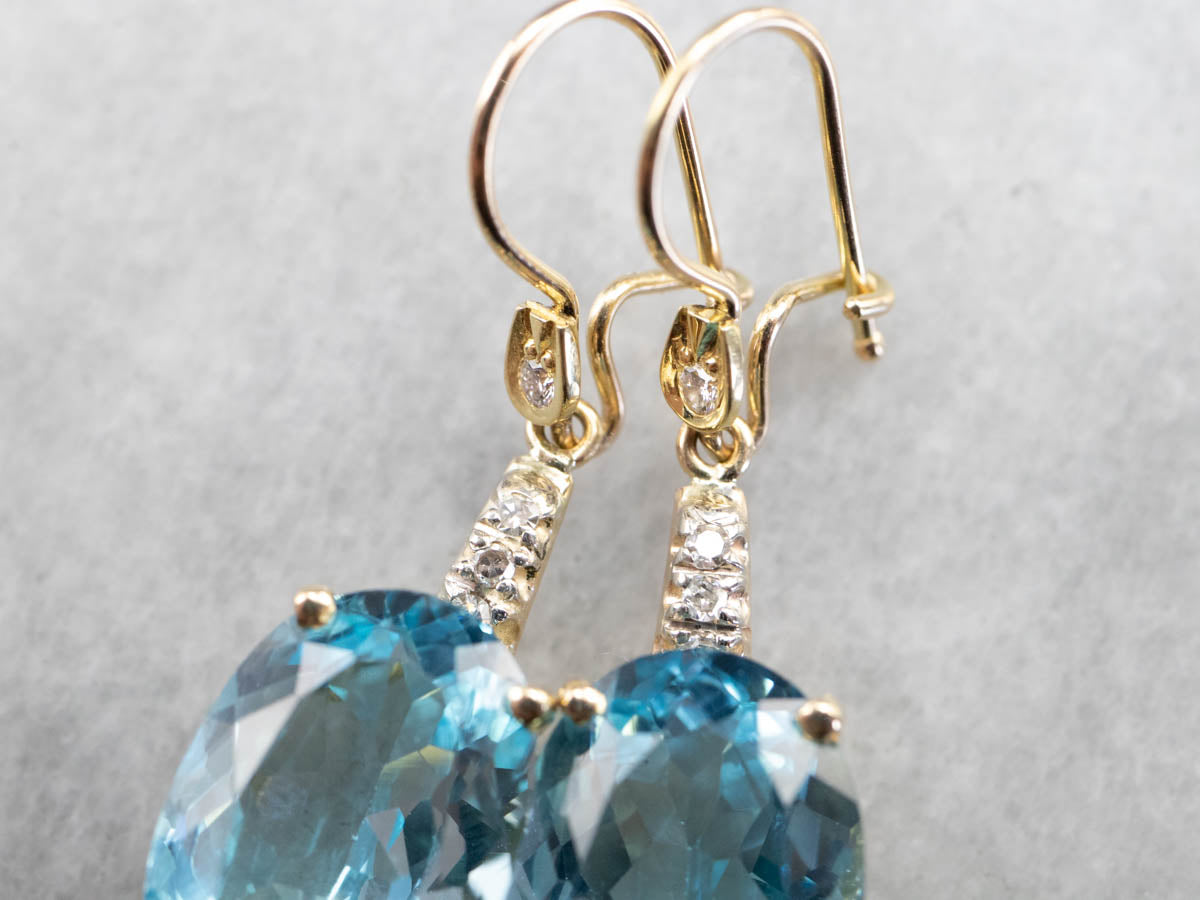Pendientes colgantes de diamantes y topacios azules dorados