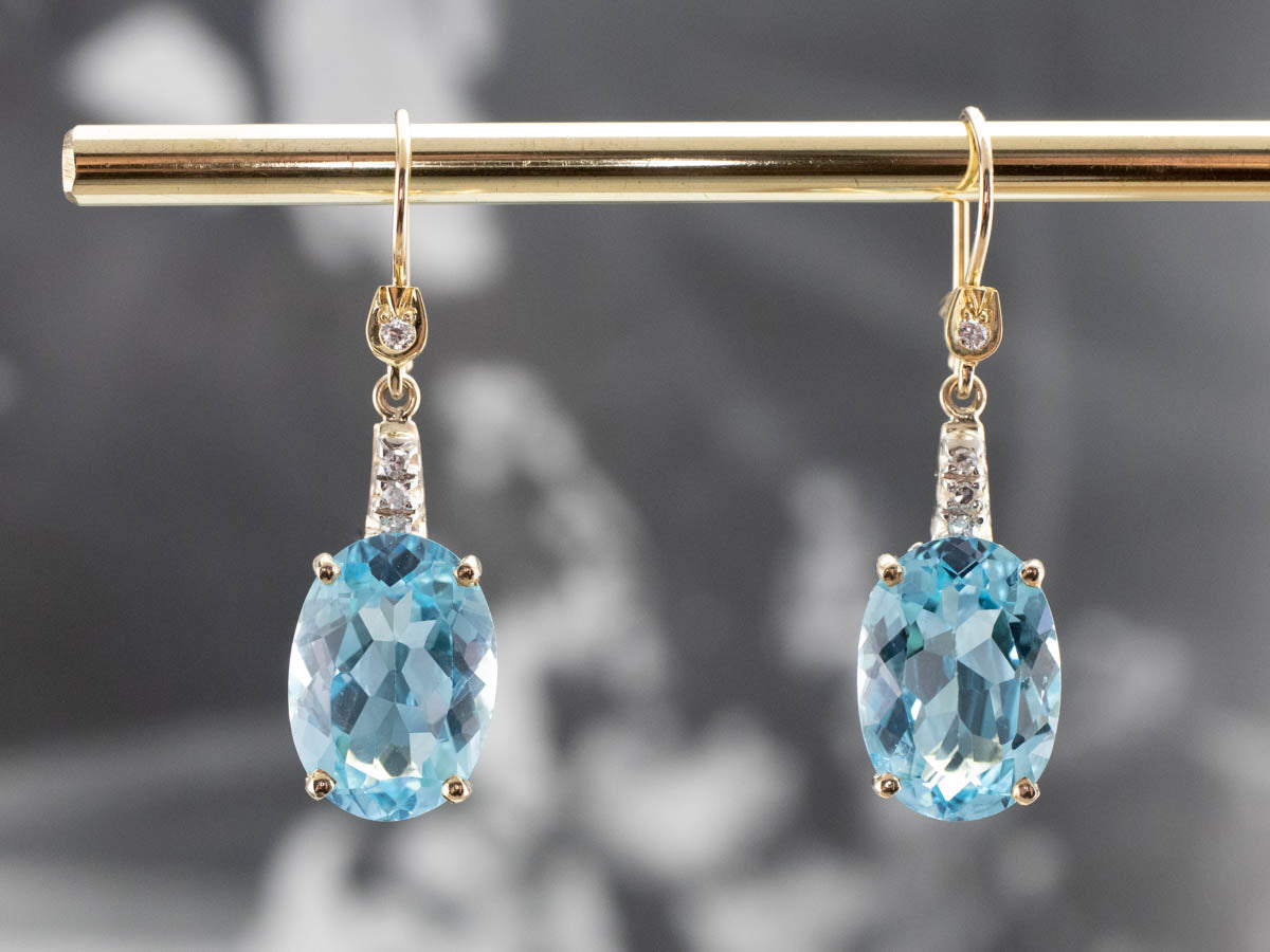 Pendientes colgantes de diamantes y topacios azules dorados