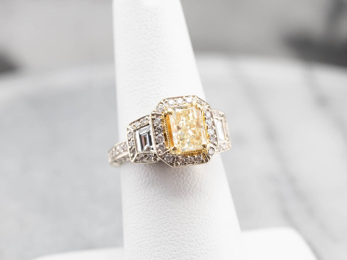 Anillo de diamantes amarillo moderno con certificación GIA