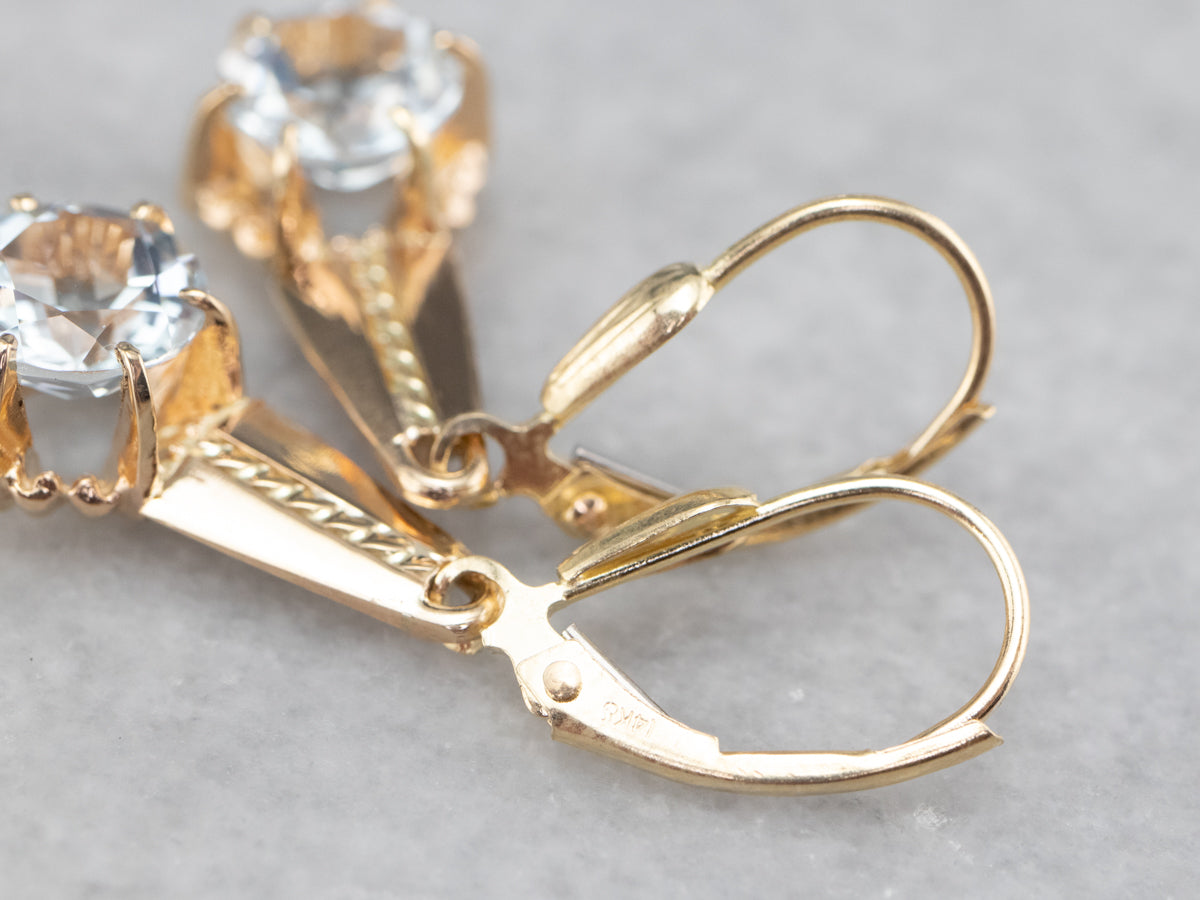 Pendientes colgantes de oro y aguamarina azul claro