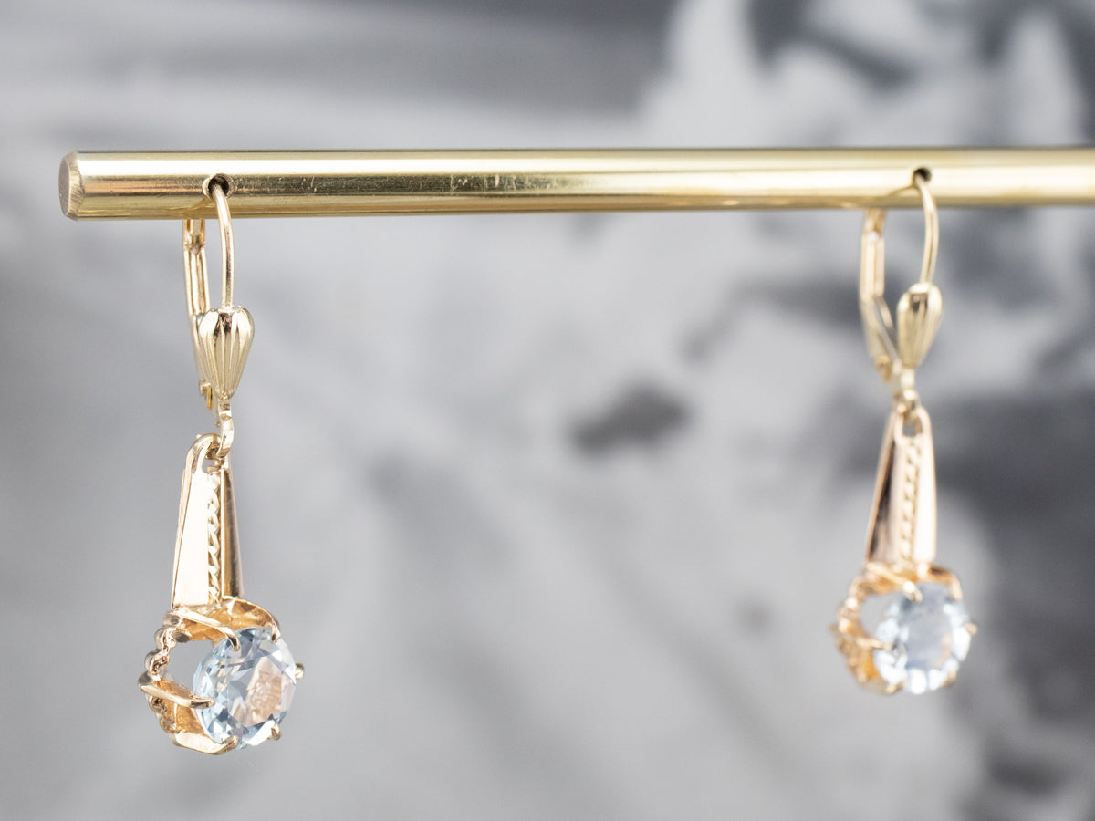 Pendientes colgantes de oro y aguamarina azul claro